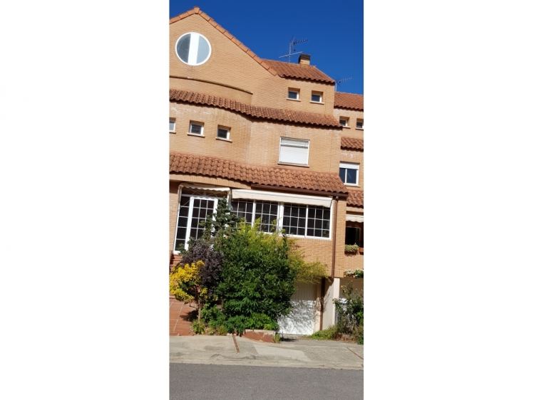 Venta de casa en Urb. Mas Camarena, Sector C